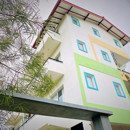 Srimadis Villa Near Airport - Негомбо Екстер'єр фото