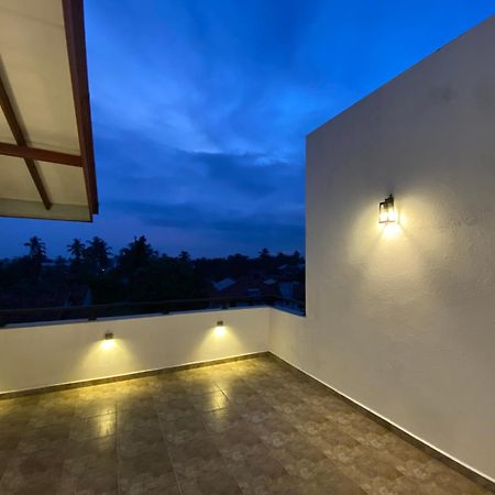Srimadis Villa Near Airport - Негомбо Екстер'єр фото