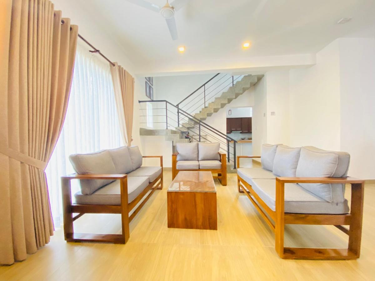 Srimadis Villa Near Airport - Негомбо Екстер'єр фото