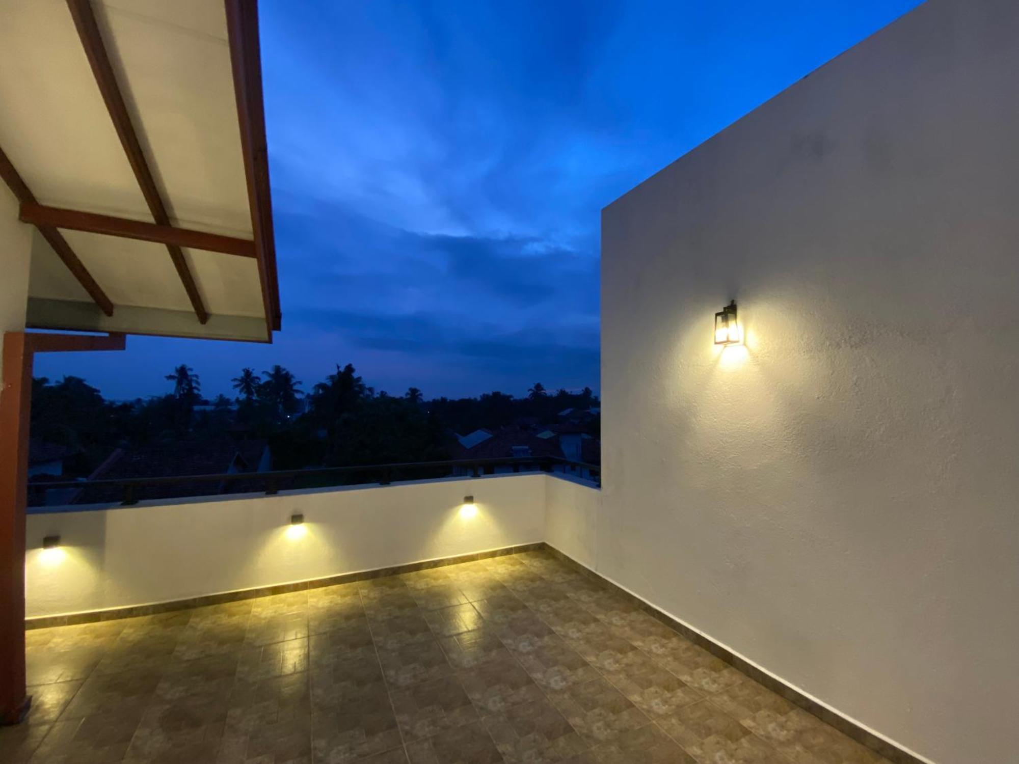 Srimadis Villa Near Airport - Негомбо Екстер'єр фото